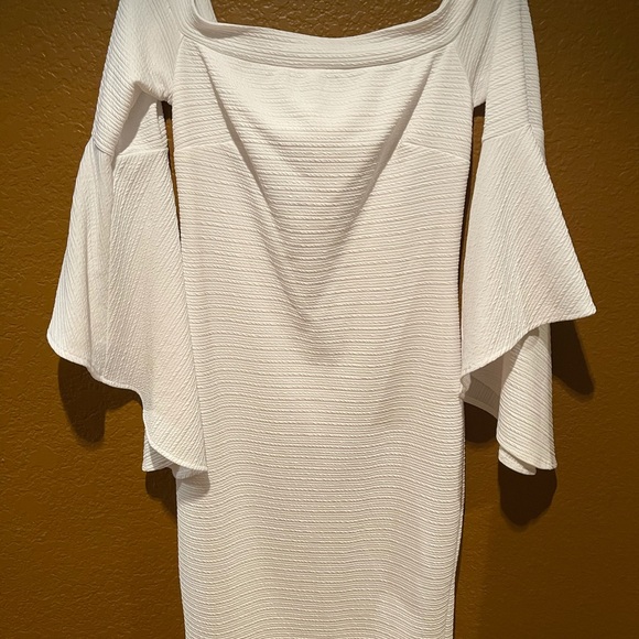 White off the shoulders Dress - Picture 3 of 4